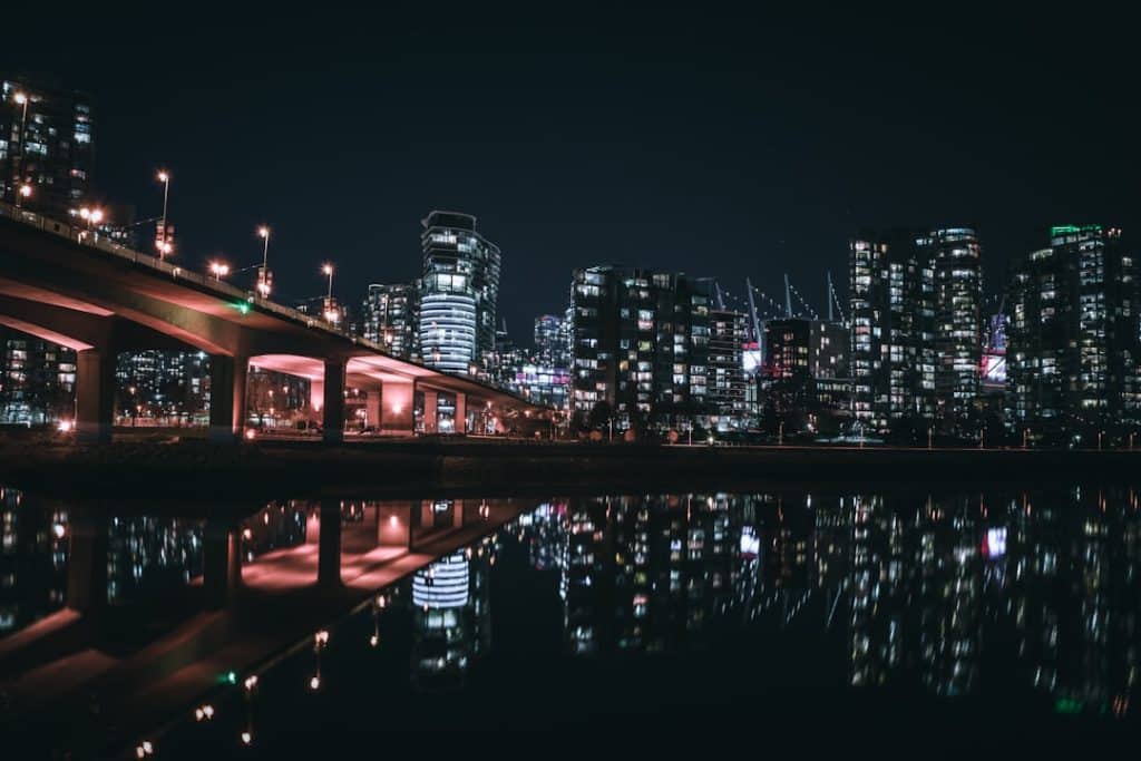 El Futuro Moldeado por la IA: Tendencias, Desafíos y Transformaciones Inminentes 2 portada 18